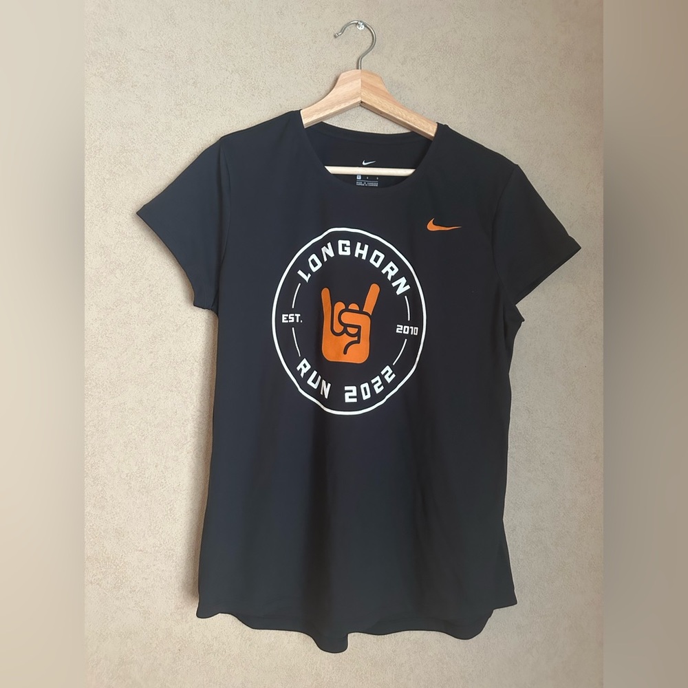 Women’s Nike Longhorn Run 2022 Dry Fit Shirt Size Large